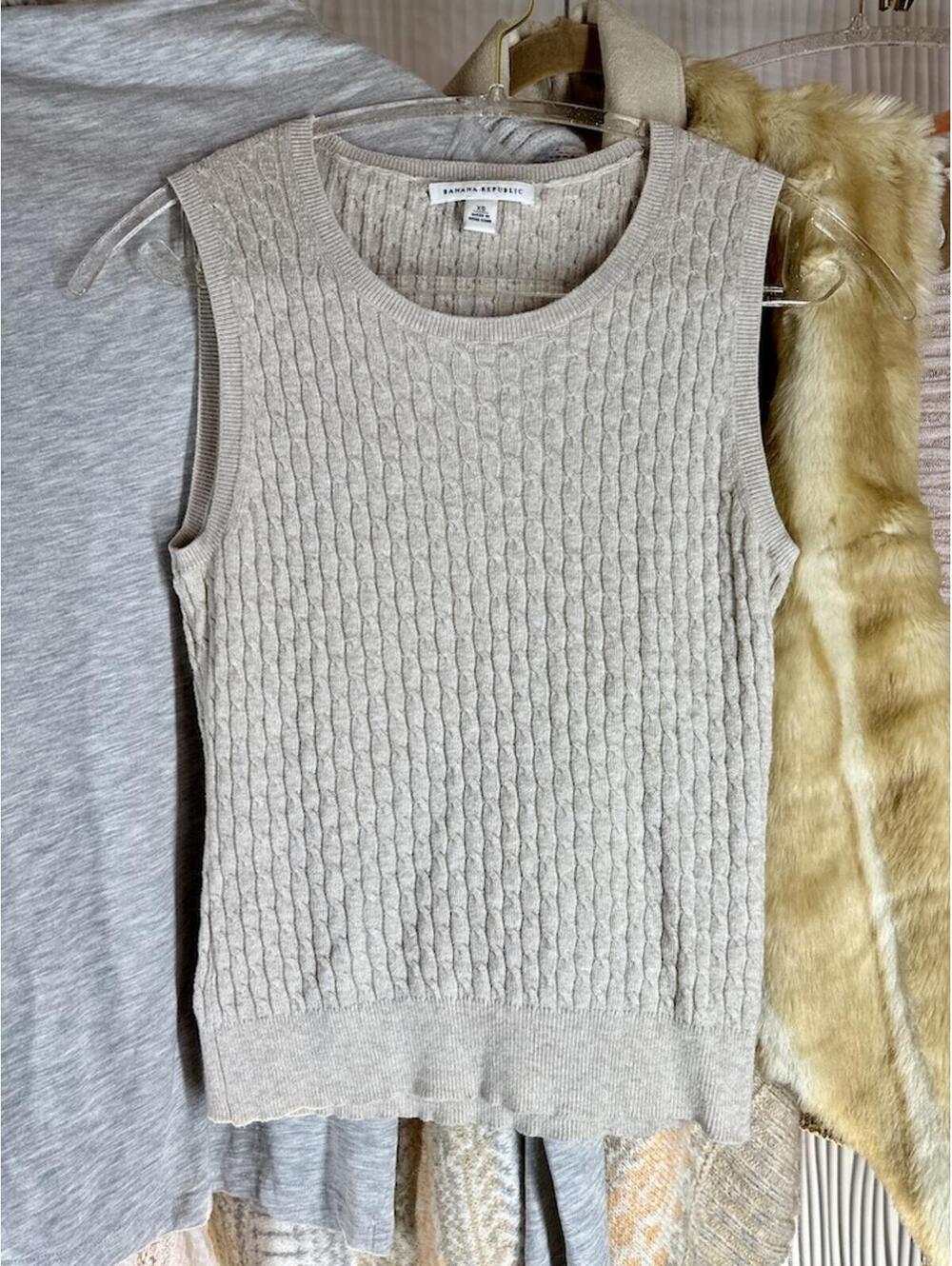 Banana Republic Beige Cable Knit Crew Neck Sweater Vest - Size XS